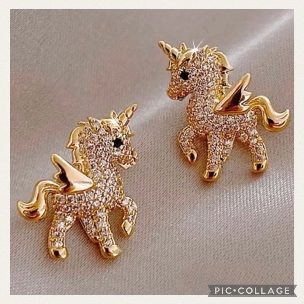 NWT Exquisite Gold Tone Rhinestone Unicorn Post Earrings HP - Picture 2 of 6
